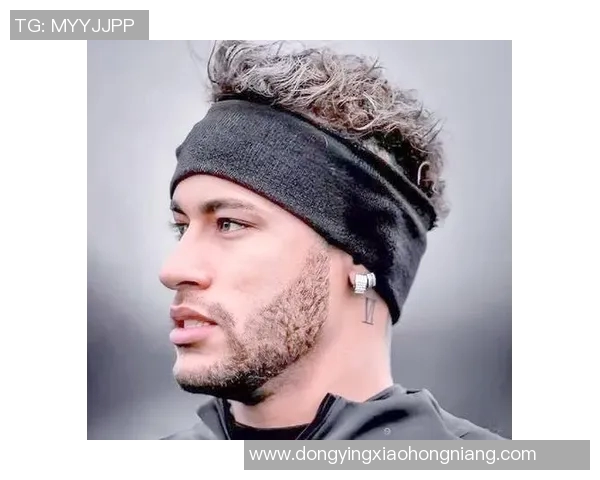 足球明星佩戴手链的高清图片欣赏与时尚搭配解析